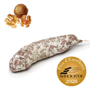 Saucisson aux noix entières, charcuterie traditionnelle artisanale d'Auvergne